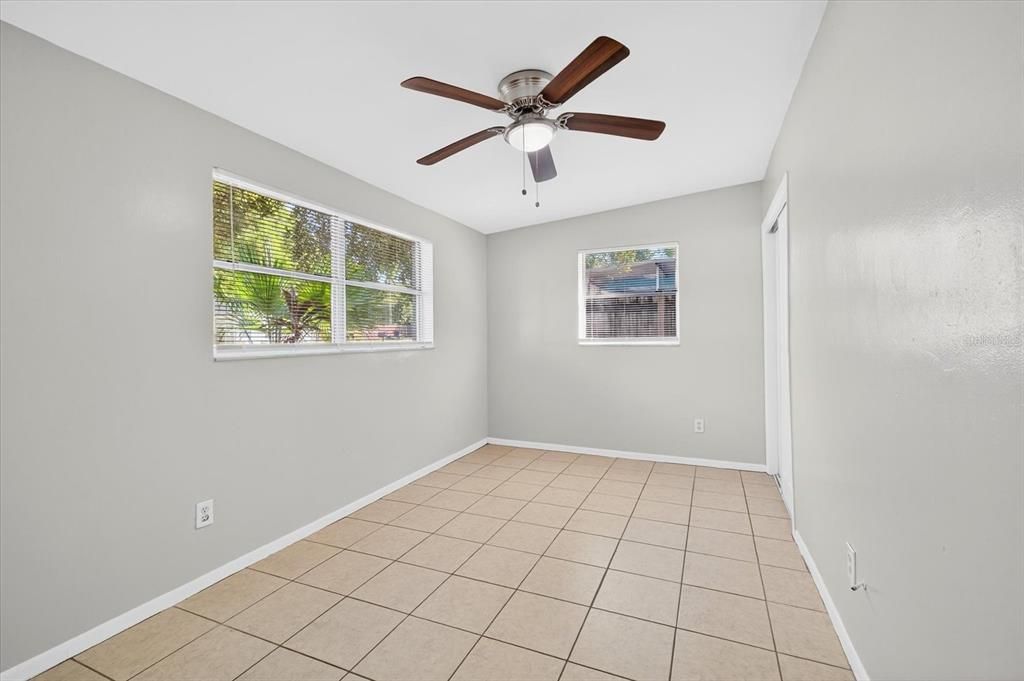 待售: $190,000 (2 贝兹, 1 浴室, 768 平方英尺)