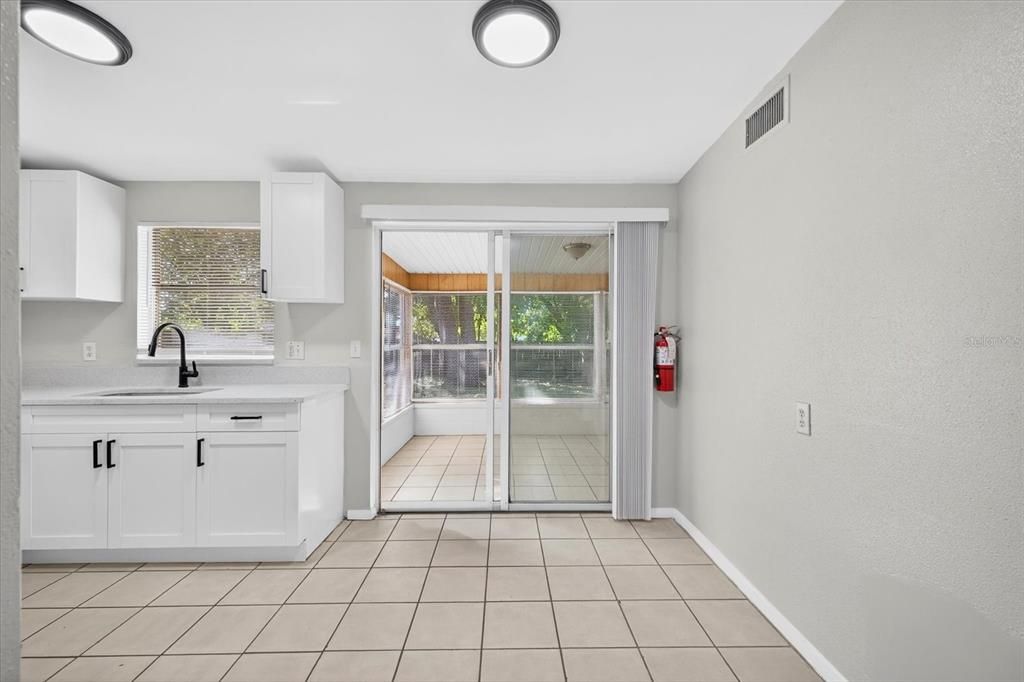 待售: $190,000 (2 贝兹, 1 浴室, 768 平方英尺)