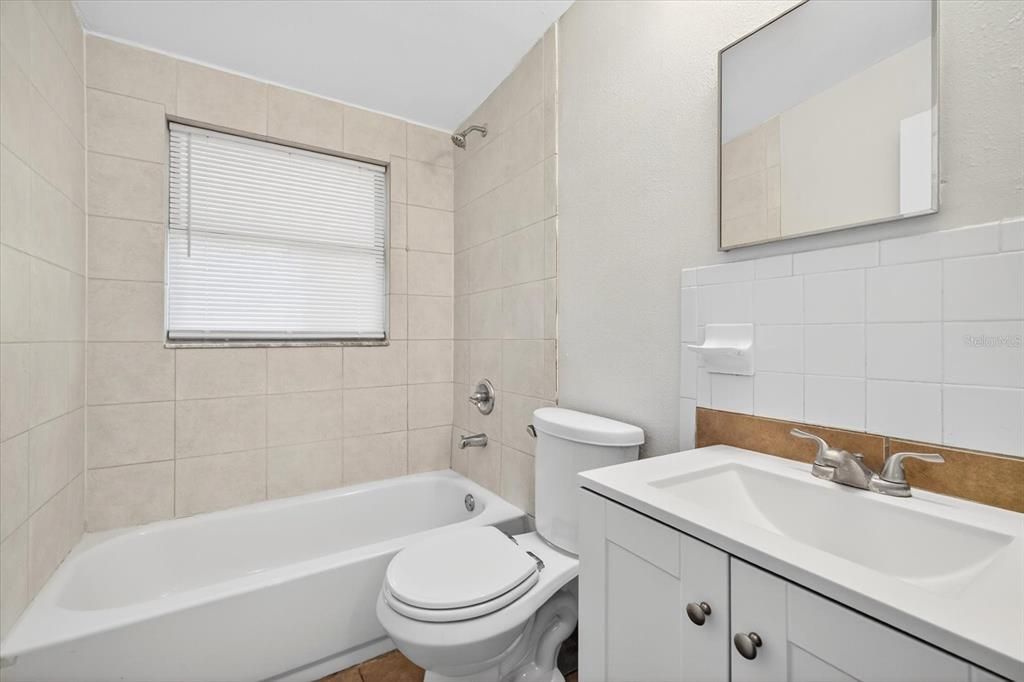 待售: $190,000 (2 贝兹, 1 浴室, 768 平方英尺)