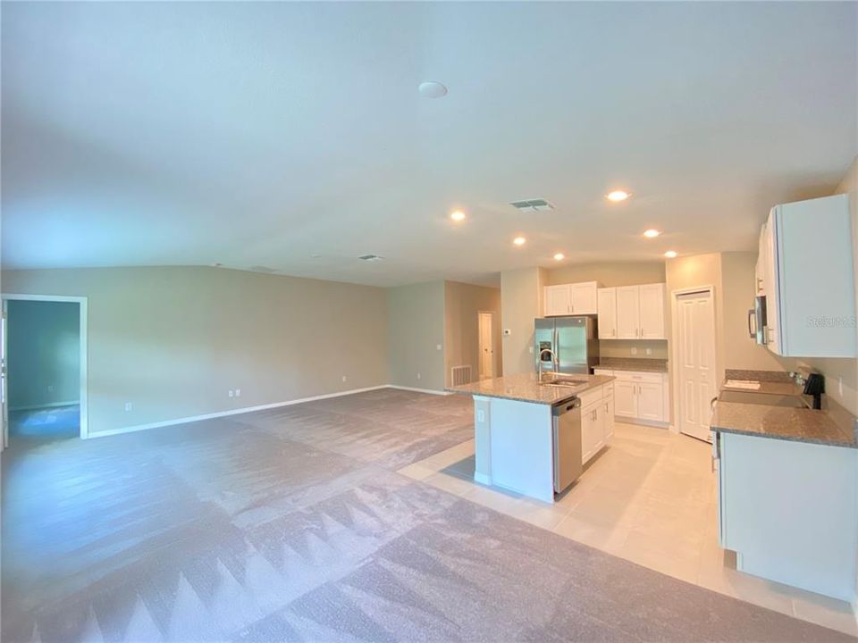 出租: $1,995 (4 贝兹, 2 浴室, 1930 平方英尺)