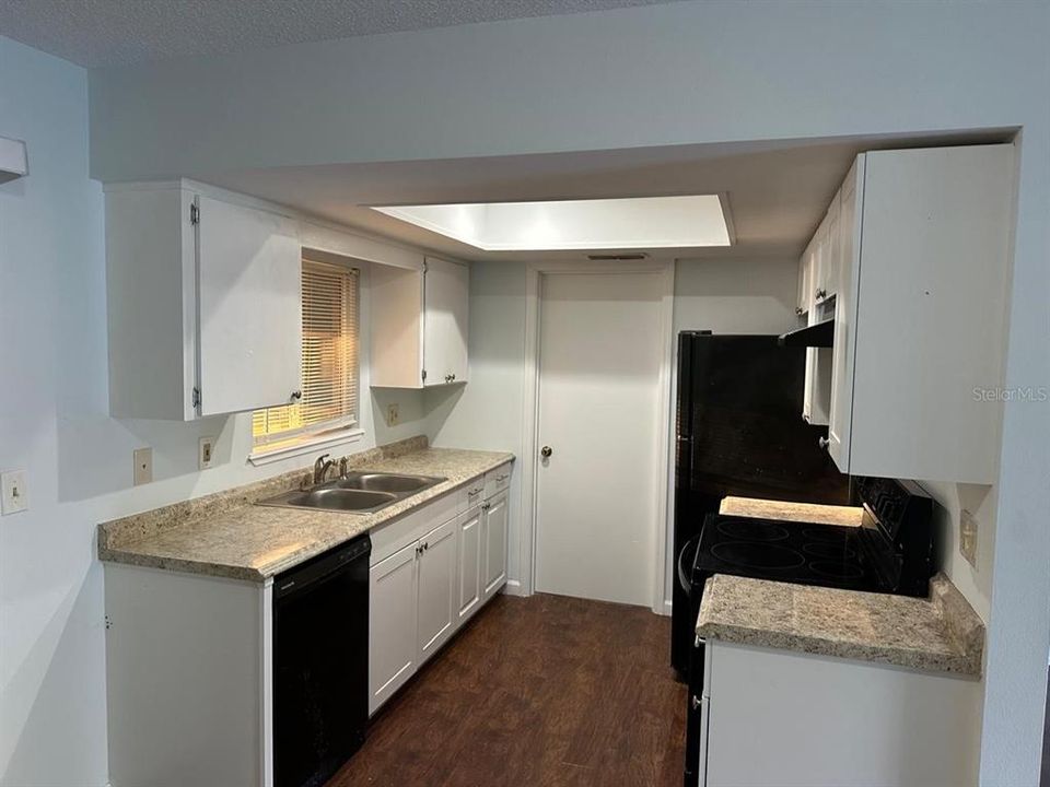 For Rent: $1,450 (2 beds, 2 baths, 864 Square Feet)