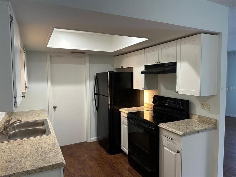 For Rent: $1,450 (2 beds, 2 baths, 864 Square Feet)