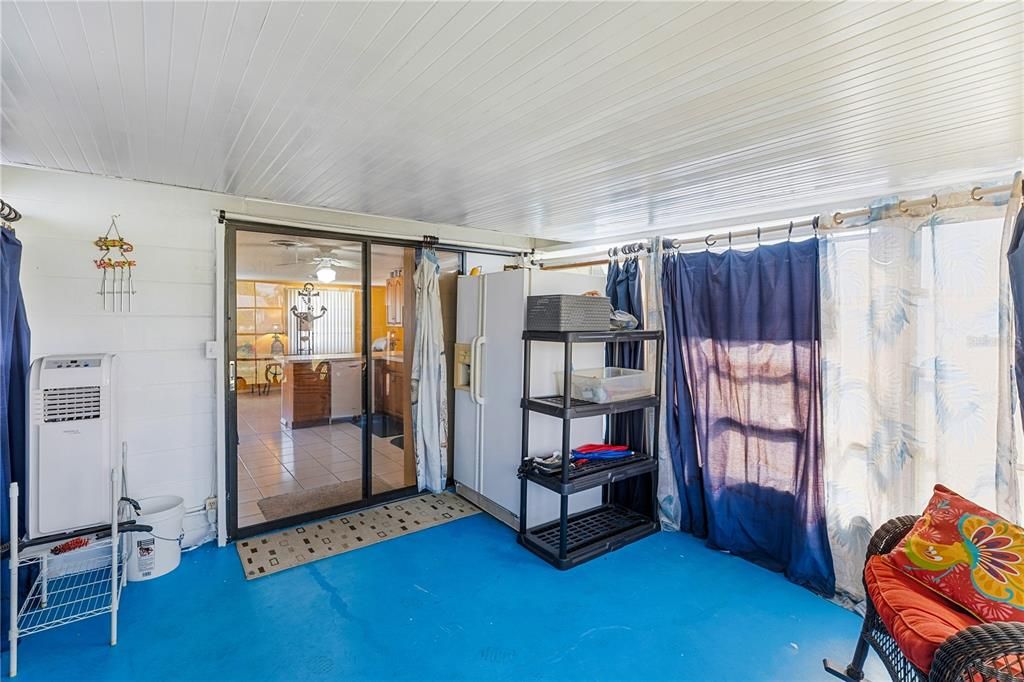 For Sale: $210,000 (2 beds, 1 baths, 869 Square Feet)