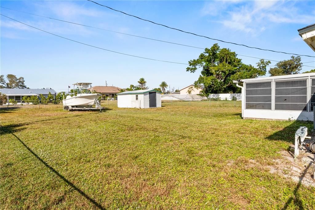 For Sale: $210,000 (2 beds, 1 baths, 869 Square Feet)