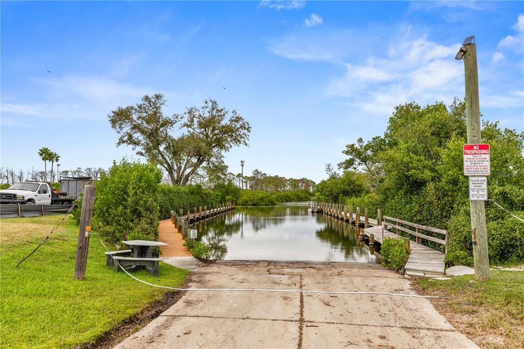 For Sale: $210,000 (2 beds, 1 baths, 869 Square Feet)