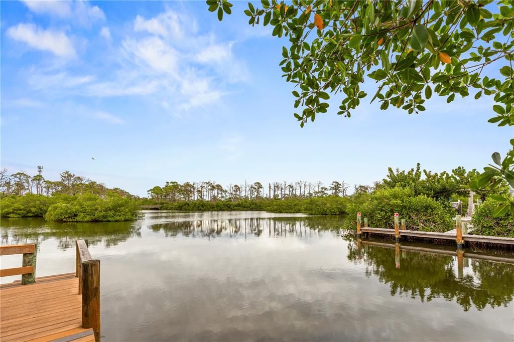 For Sale: $210,000 (2 beds, 1 baths, 869 Square Feet)