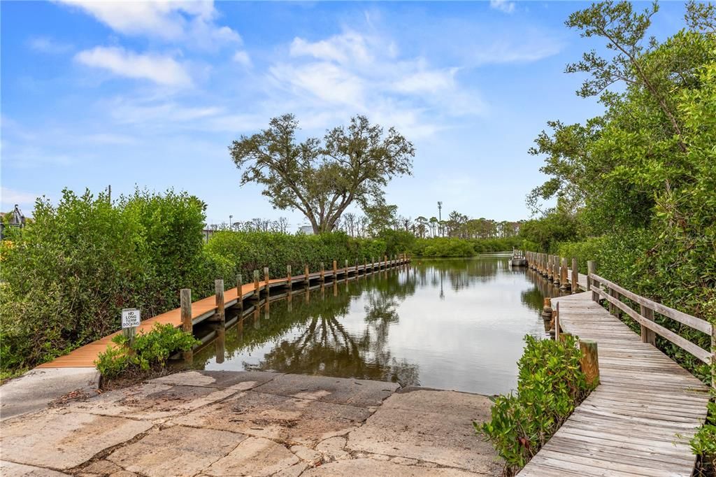 For Sale: $210,000 (2 beds, 1 baths, 869 Square Feet)