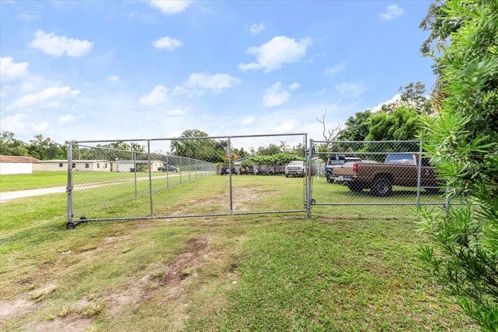 合同活跃: $200,000 (0.15 acres)