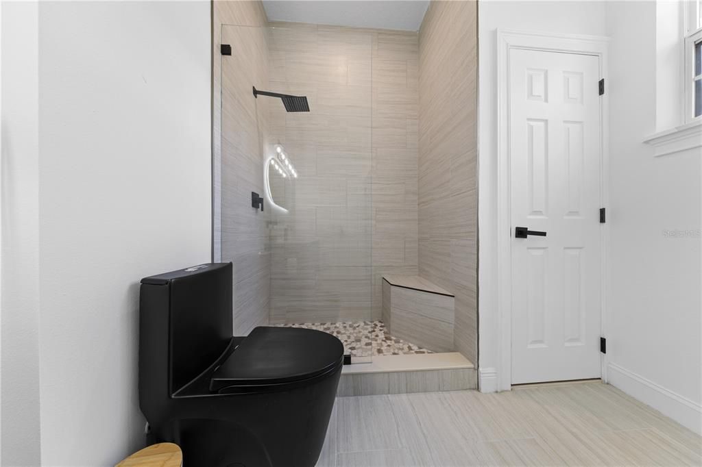 Под контрактом: $1,398,000 (6 спален, 0 ванн, 3216 Квадратных фут)