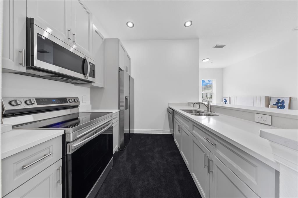 Под контрактом: $1,398,000 (6 спален, 0 ванн, 3216 Квадратных фут)