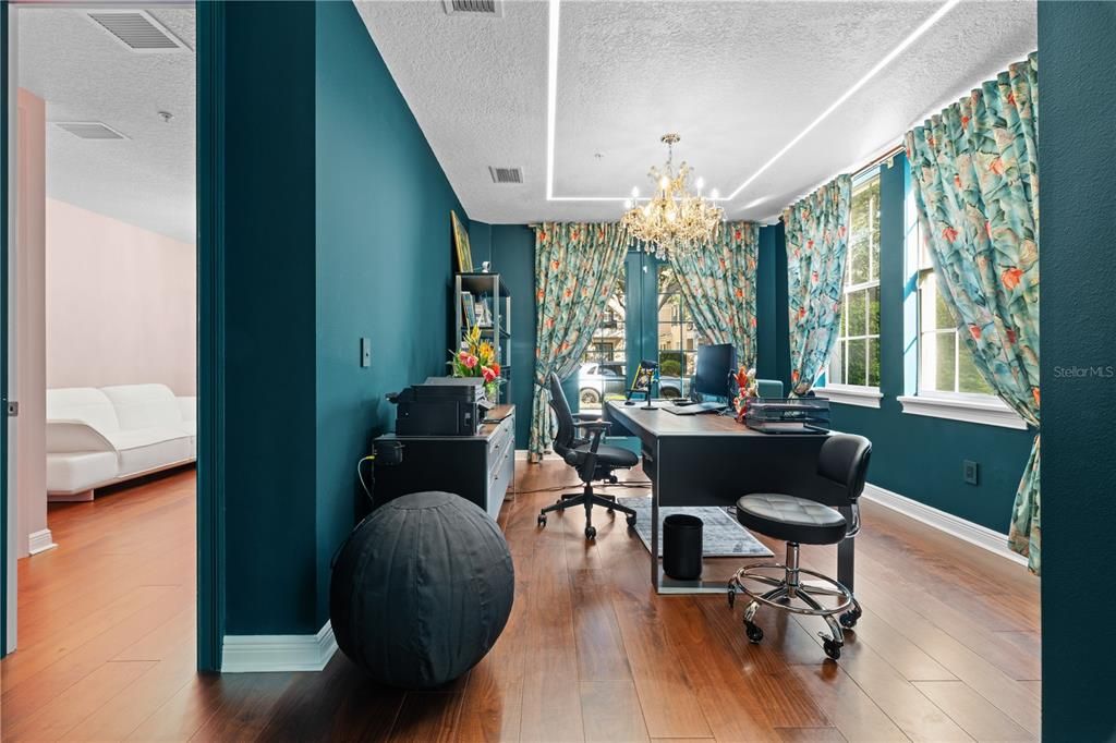 Под контрактом: $1,398,000 (6 спален, 0 ванн, 3216 Квадратных фут)