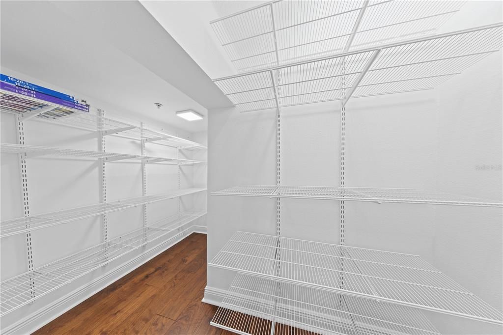 Под контрактом: $1,398,000 (6 спален, 0 ванн, 3216 Квадратных фут)