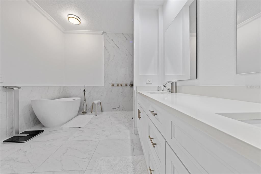 Под контрактом: $1,398,000 (6 спален, 0 ванн, 3216 Квадратных фут)