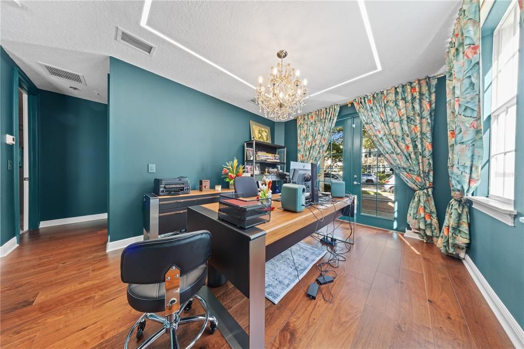 Под контрактом: $1,398,000 (6 спален, 0 ванн, 3216 Квадратных фут)