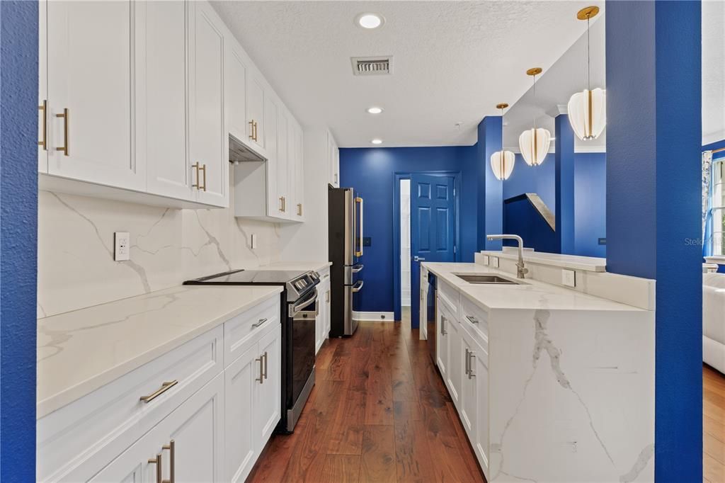 Под контрактом: $1,398,000 (6 спален, 0 ванн, 3216 Квадратных фут)