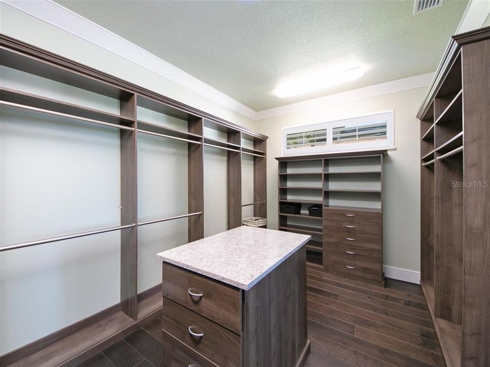 For Rent: $18,500 (6 beds, 7 baths, 6853 Square Feet)