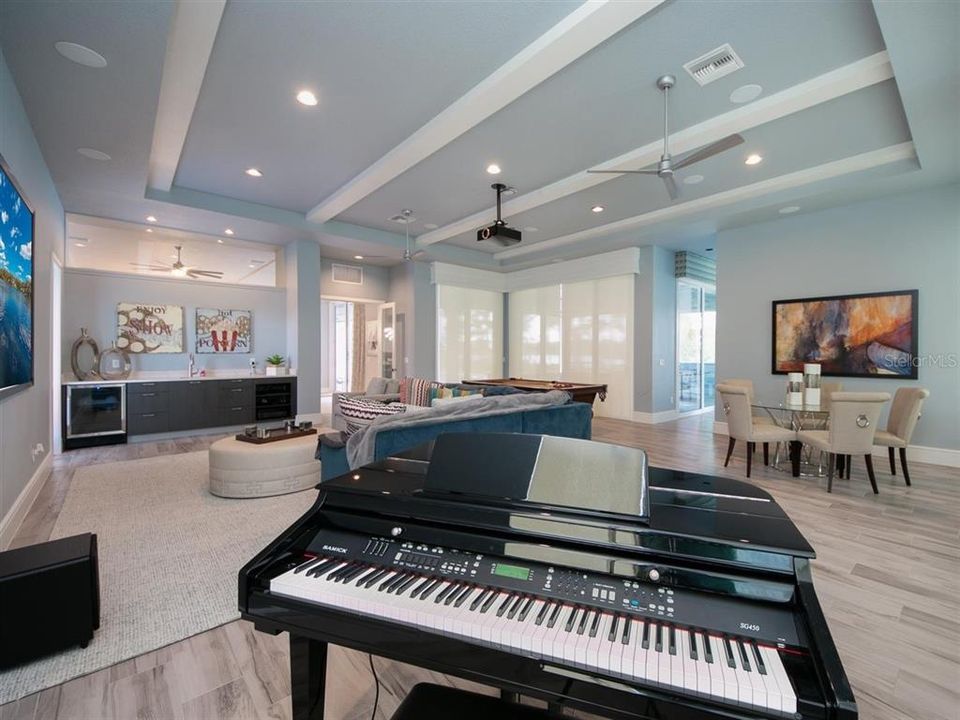 For Rent: $18,500 (6 beds, 7 baths, 6853 Square Feet)