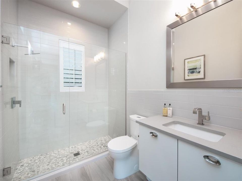 For Rent: $18,500 (6 beds, 7 baths, 6853 Square Feet)