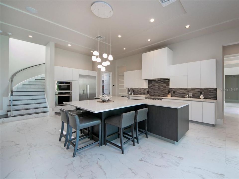 For Rent: $18,500 (6 beds, 7 baths, 6853 Square Feet)