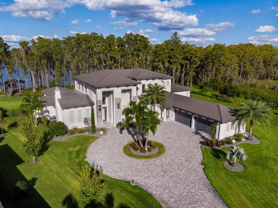 For Rent: $18,500 (6 beds, 7 baths, 6853 Square Feet)