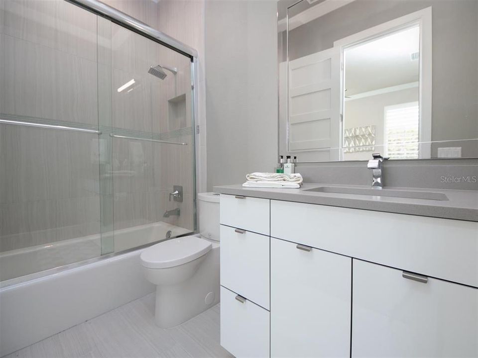 For Rent: $18,500 (6 beds, 7 baths, 6853 Square Feet)