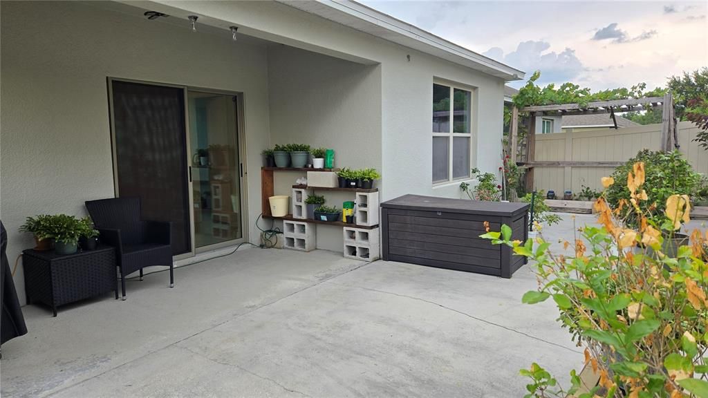 For Rent: $2,300 (3 beds, 2 baths, 1666 Square Feet)