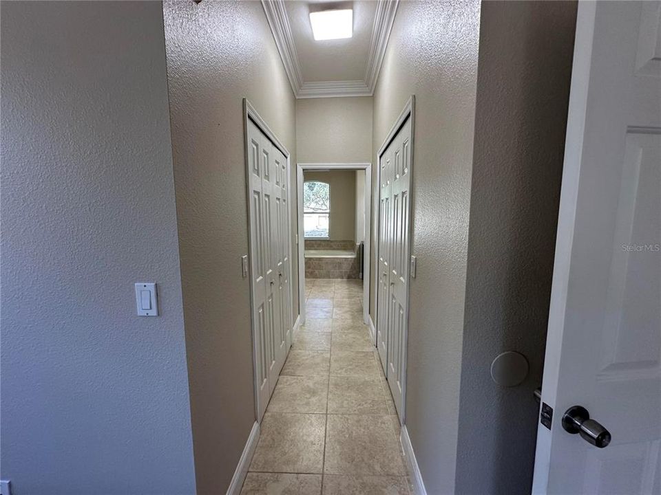 Activo con contrato: $685,000 (4 camas, 2 baños, 2250 Pies cuadrados)