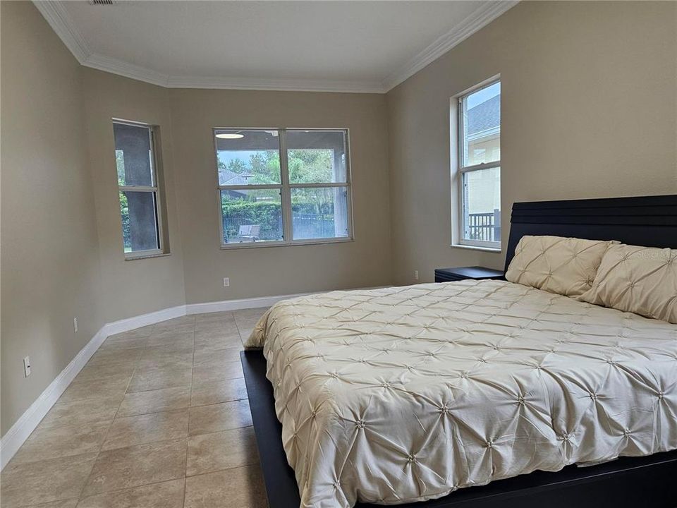 Activo con contrato: $685,000 (4 camas, 2 baños, 2250 Pies cuadrados)