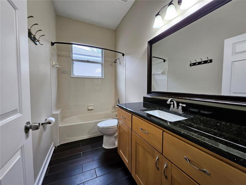 Activo con contrato: $685,000 (4 camas, 2 baños, 2250 Pies cuadrados)