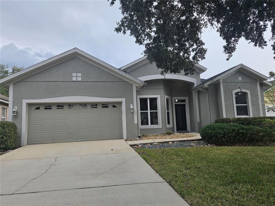 Activo con contrato: $685,000 (4 camas, 2 baños, 2250 Pies cuadrados)