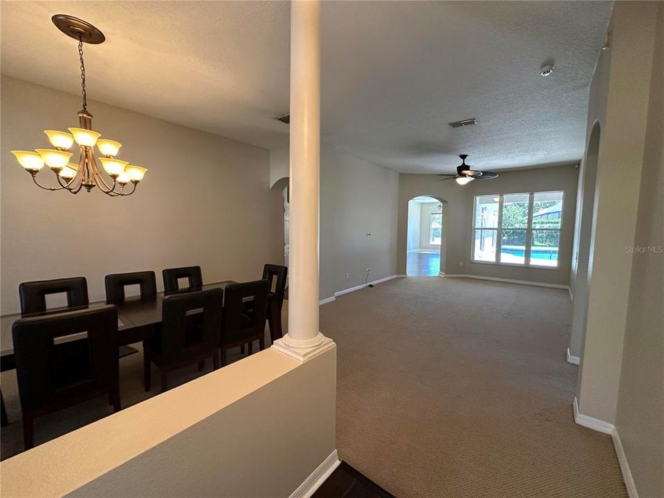 Activo con contrato: $685,000 (4 camas, 2 baños, 2250 Pies cuadrados)