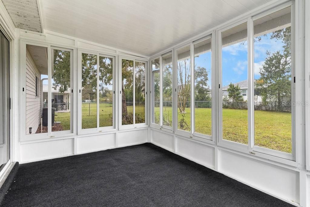 For Sale: $229,000 (2 beds, 2 baths, 912 Square Feet)