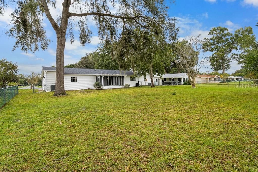 For Sale: $229,000 (2 beds, 2 baths, 912 Square Feet)