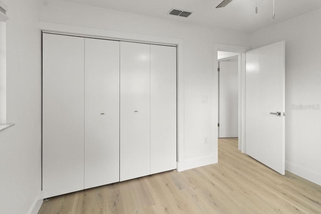 For Sale: $229,000 (2 beds, 2 baths, 912 Square Feet)