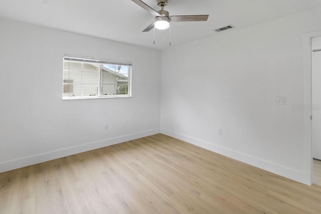 For Sale: $229,000 (2 beds, 2 baths, 912 Square Feet)