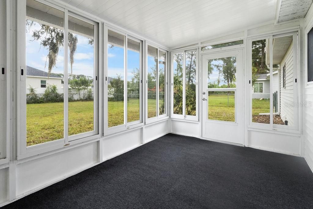 For Sale: $229,000 (2 beds, 2 baths, 912 Square Feet)