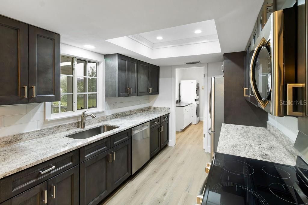 For Sale: $229,000 (2 beds, 2 baths, 912 Square Feet)