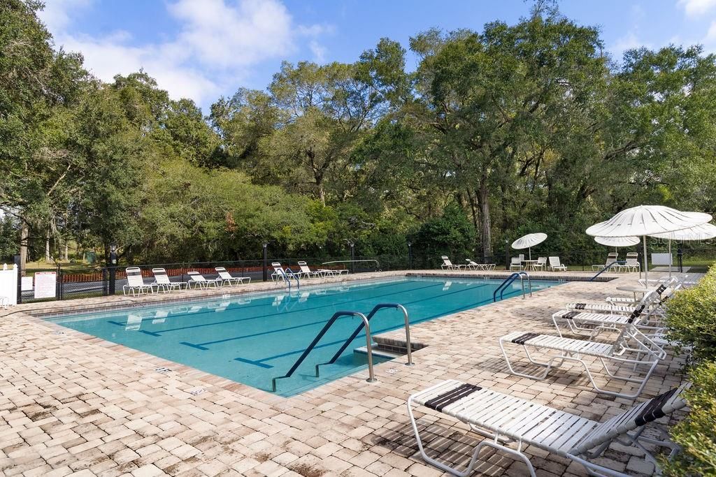 For Sale: $229,000 (2 beds, 2 baths, 912 Square Feet)