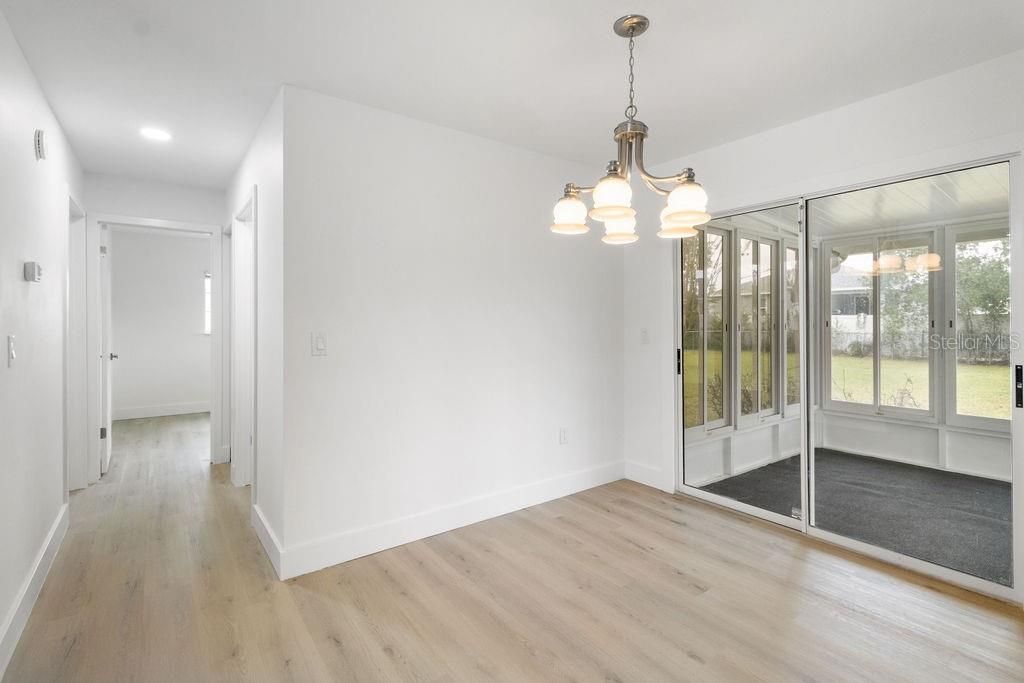 For Sale: $229,000 (2 beds, 2 baths, 912 Square Feet)