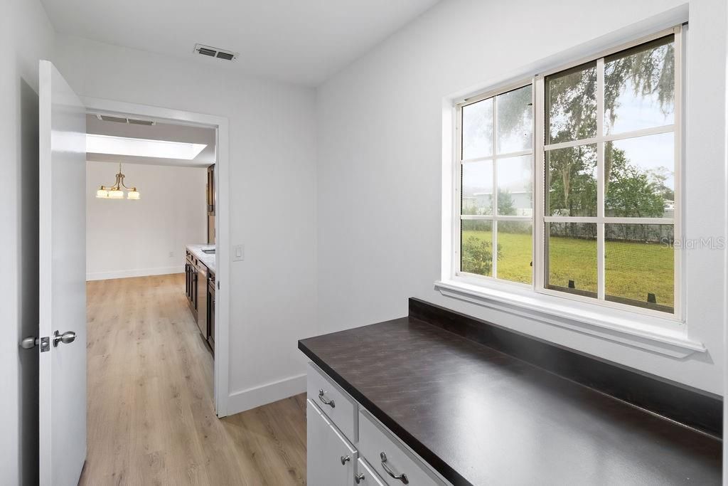 For Sale: $229,000 (2 beds, 2 baths, 912 Square Feet)