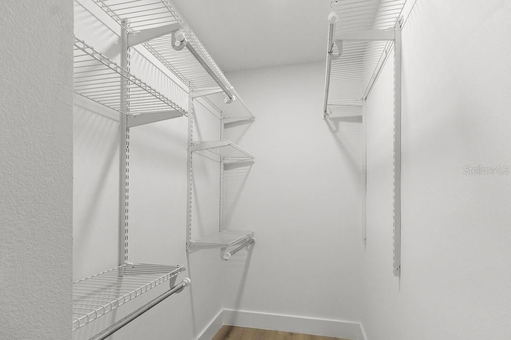 For Sale: $229,000 (2 beds, 2 baths, 912 Square Feet)