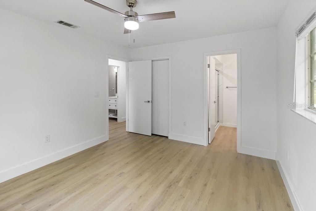 For Sale: $229,000 (2 beds, 2 baths, 912 Square Feet)