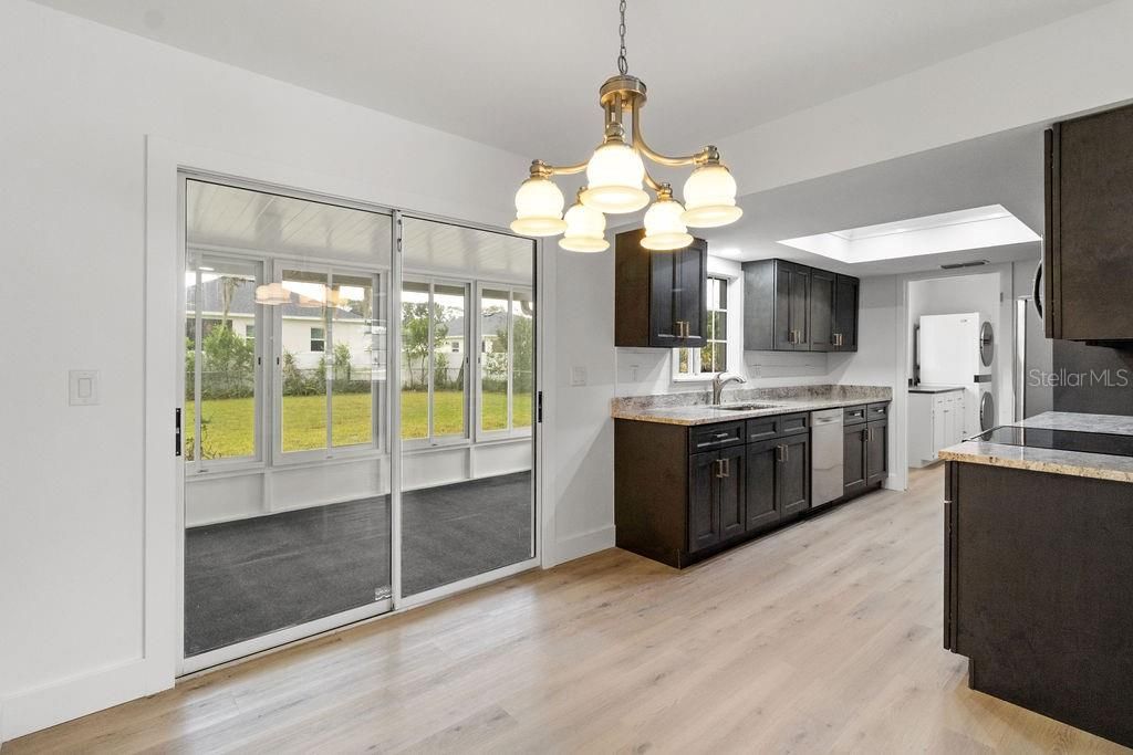 For Sale: $229,000 (2 beds, 2 baths, 912 Square Feet)