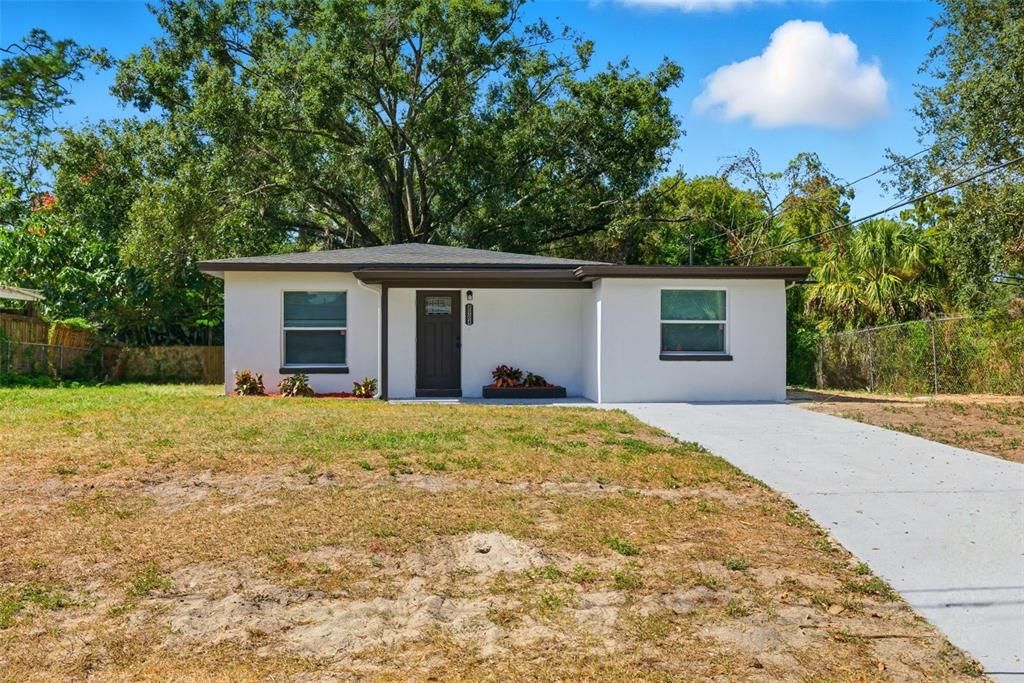 For Sale: $320,000 (4 beds, 2 baths, 1102 Square Feet)