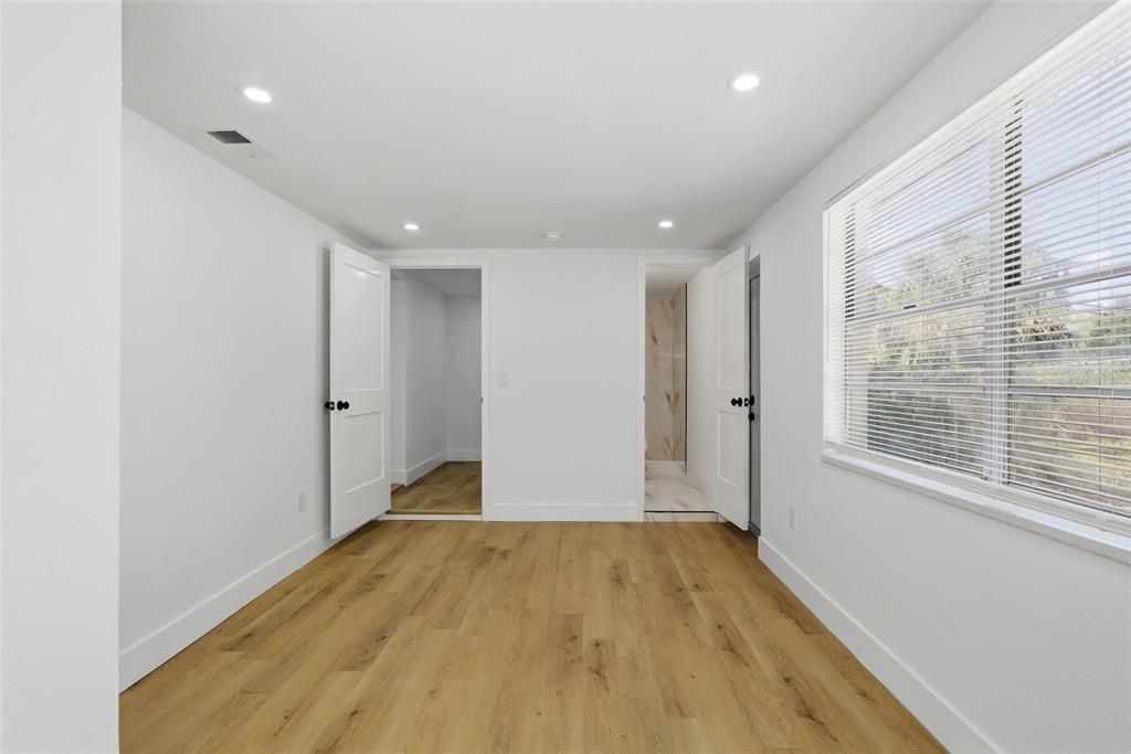 For Sale: $320,000 (4 beds, 2 baths, 1102 Square Feet)