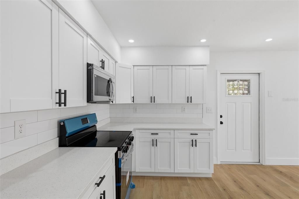 For Sale: $320,000 (4 beds, 2 baths, 1102 Square Feet)