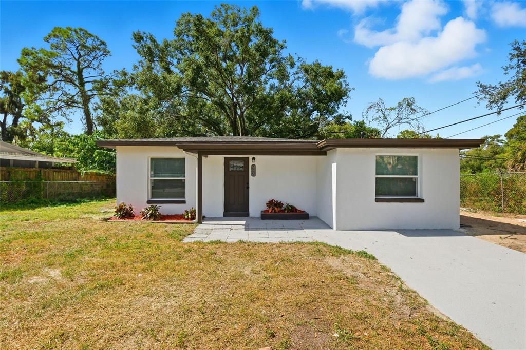 For Sale: $320,000 (4 beds, 2 baths, 1102 Square Feet)