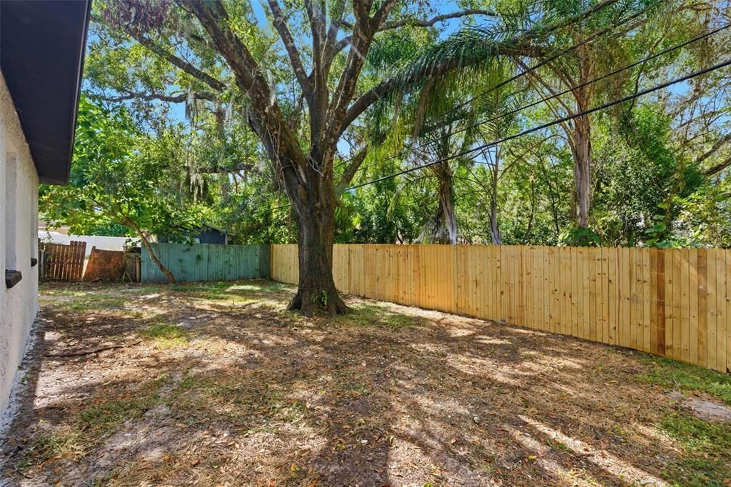 For Sale: $320,000 (4 beds, 2 baths, 1102 Square Feet)