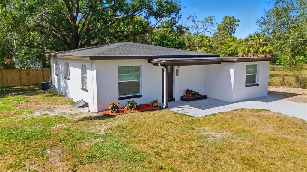 For Sale: $320,000 (4 beds, 2 baths, 1102 Square Feet)