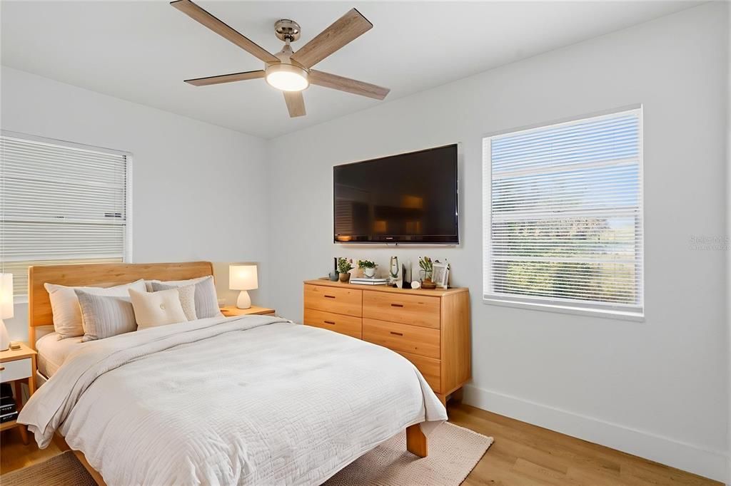 For Sale: $320,000 (4 beds, 2 baths, 1102 Square Feet)